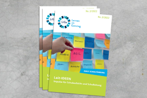 Abgebildet sind mehrere nebeneinanderliegende Exemplare der Ausgabe 2/2022 der Leit-IDEEN zu Agiler Schulführung. Auf dem Cover sind das Logo von LiGa - Lernen im Ganztag sowie eine Pinnwand mit vielen bunten Post-Its zu sehen, wobei auf dem mittigen Post-It in Großbuchstaben das Wort AGIL geschrieben steht.