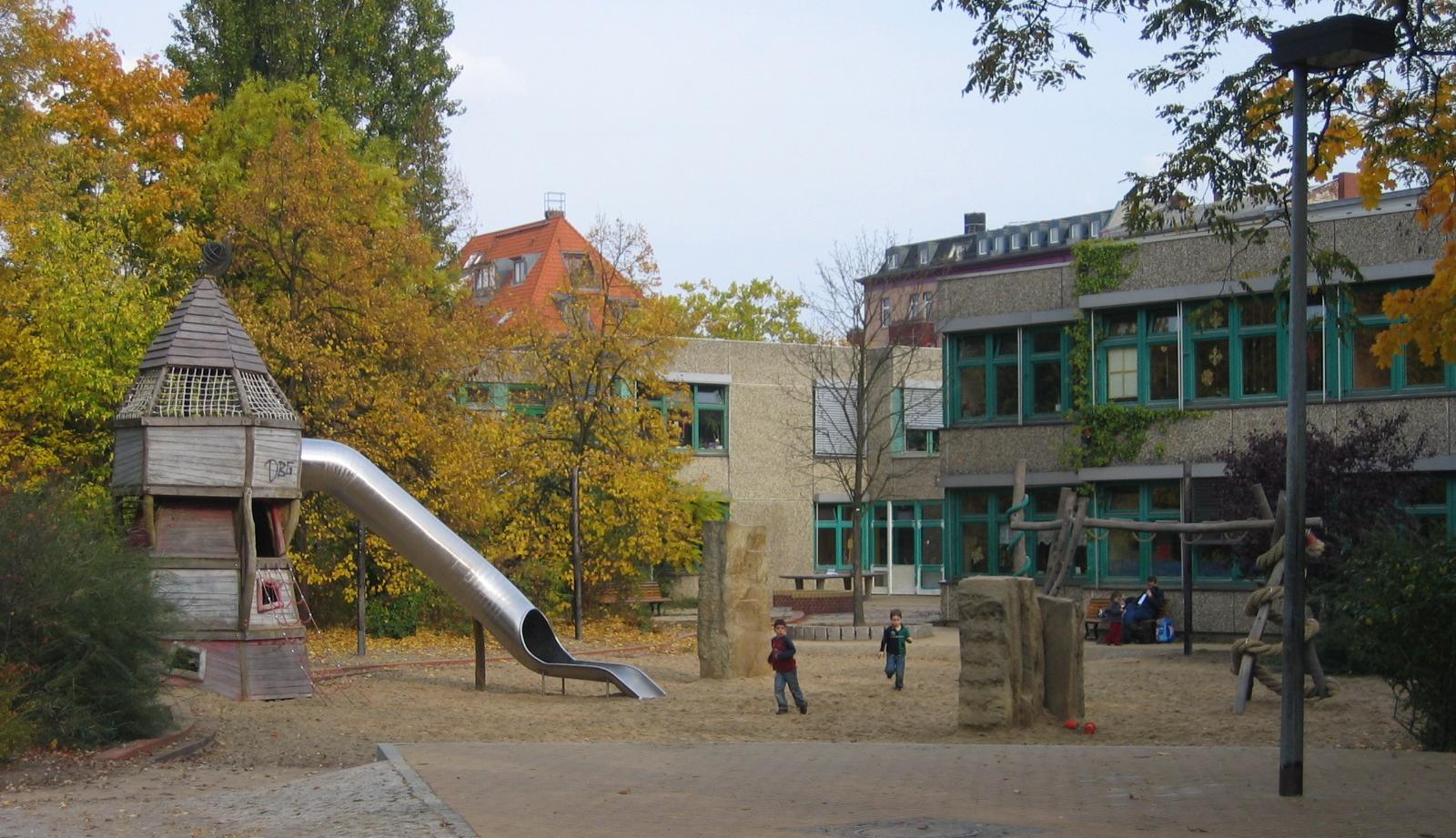 Spielplatz der Schule